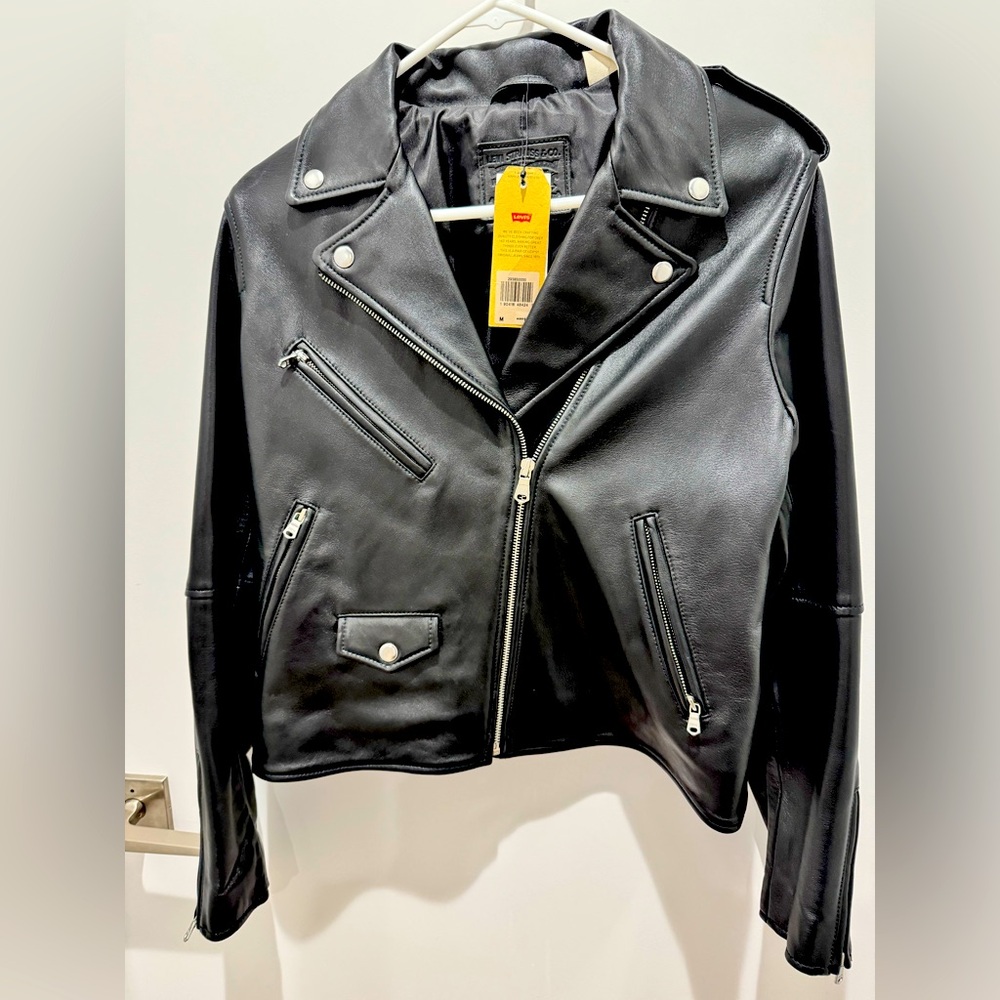 Levi’s leather jacket size M
